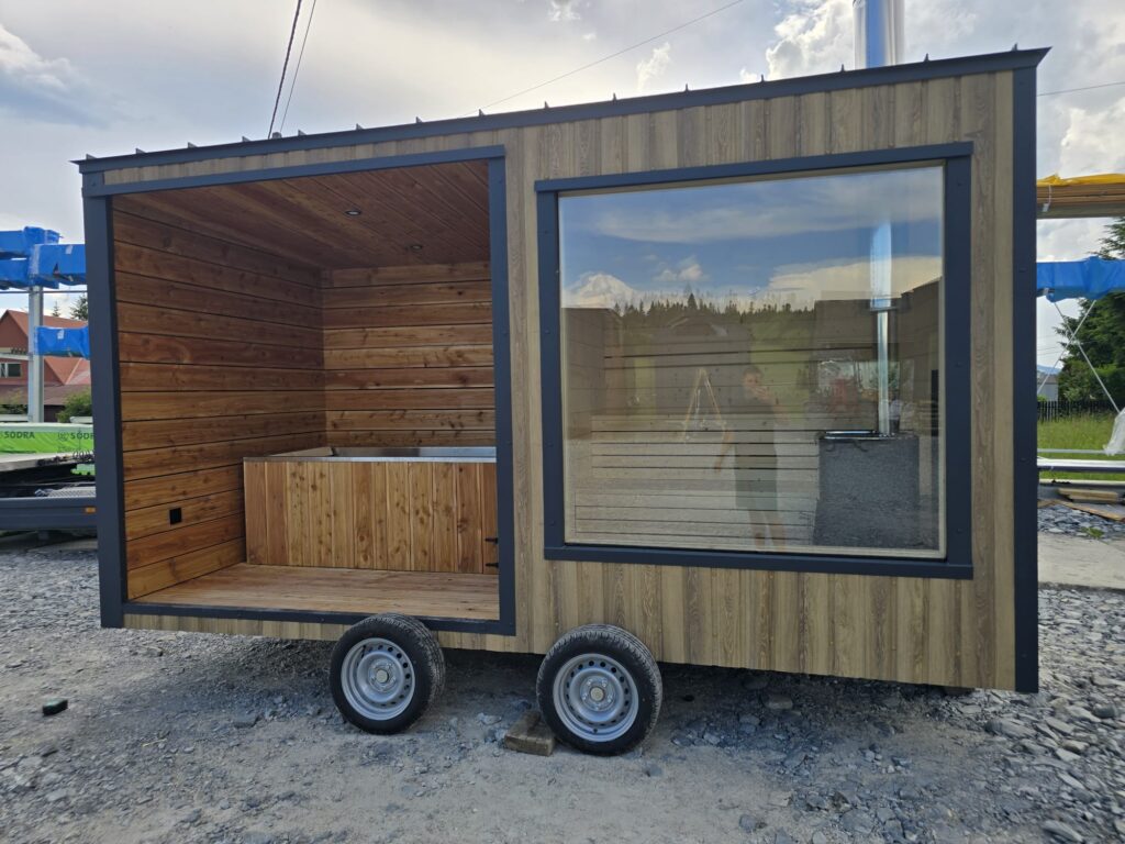 Gartensauna „Sky“ auf einem Transportwagen mit Rädern