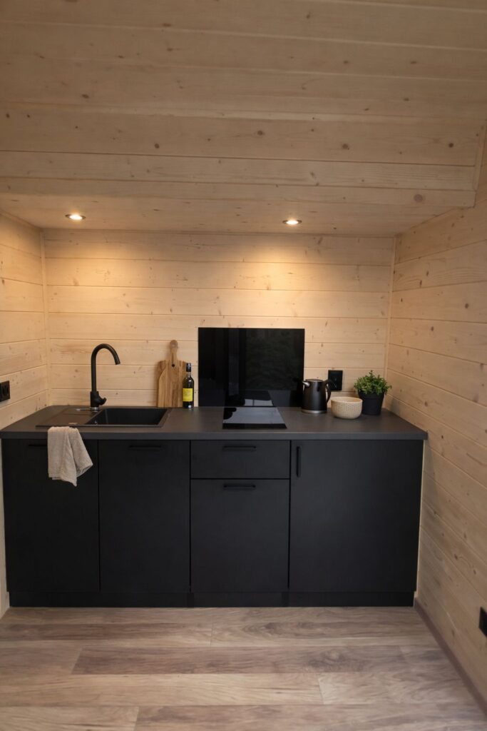 Küchenzeile im Mobiles Haus Oleńka in der Variante B von Tiny House Design