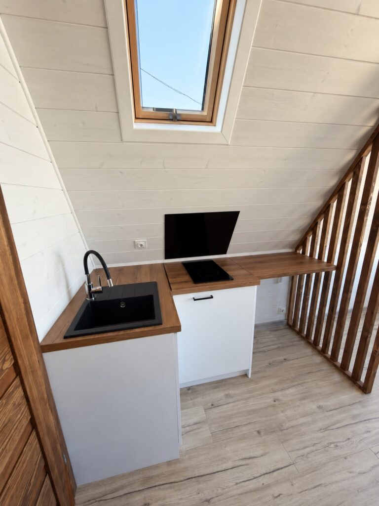 Küchenzeile im Midi-Brda-Häuschen von Tiny House Design